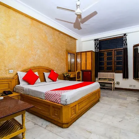 Rahul Palace By Golden Tree Near Metro Station And Ajmal Khan Market